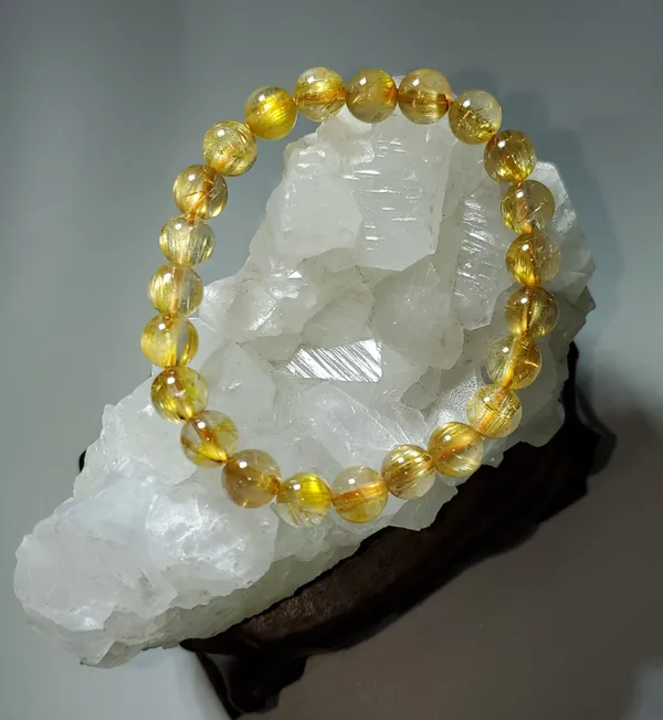 1685949815-金髮晶
